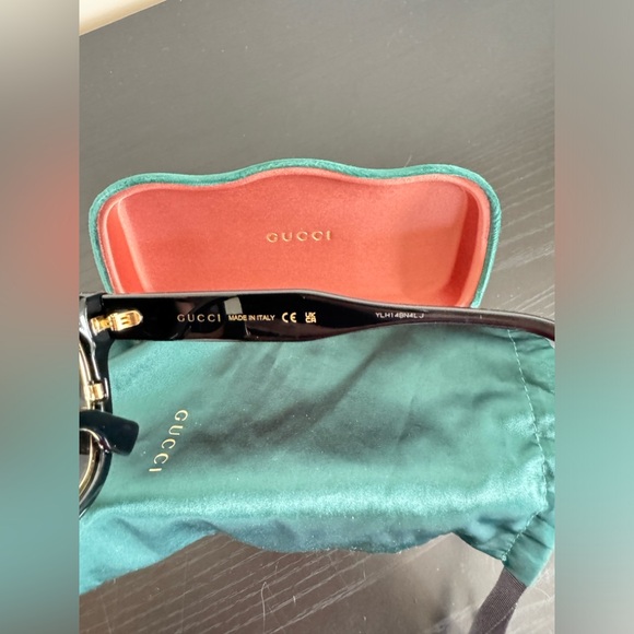 NEW GUCCI SUNGLASSES - Picture 5 of 5